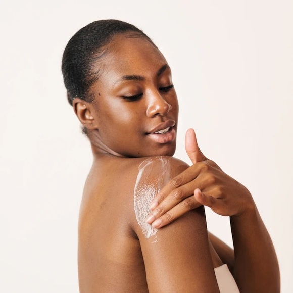 FARMACY | HONEYMOON GLOW BODY - Picture 3 of 6